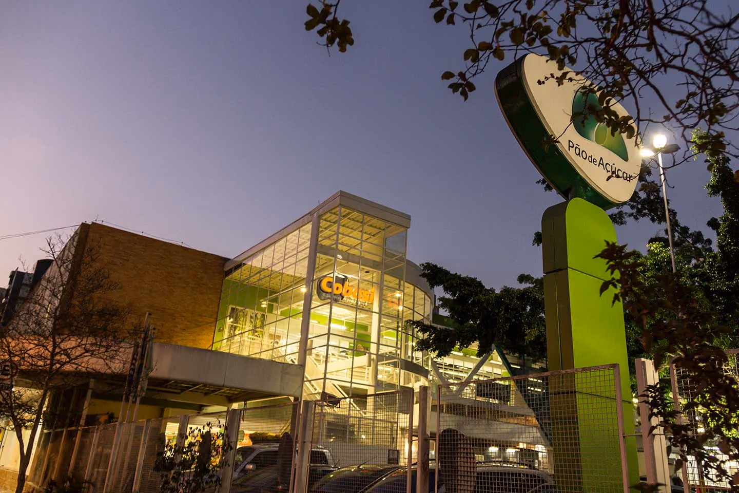 Supermercado Pão de Açúcar, próximo ao Platz 450